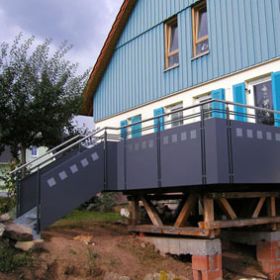 balkon mit treppe 01.jpg